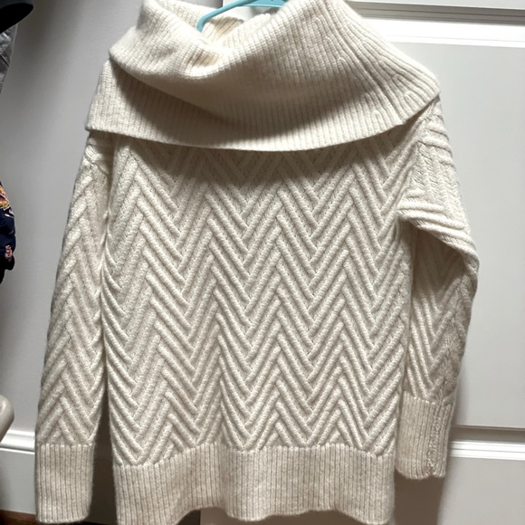 Nordstrom Signature 100% Cashmere Oversized Off The Shoulder Sweater NWOT - Picture 1 of 3
